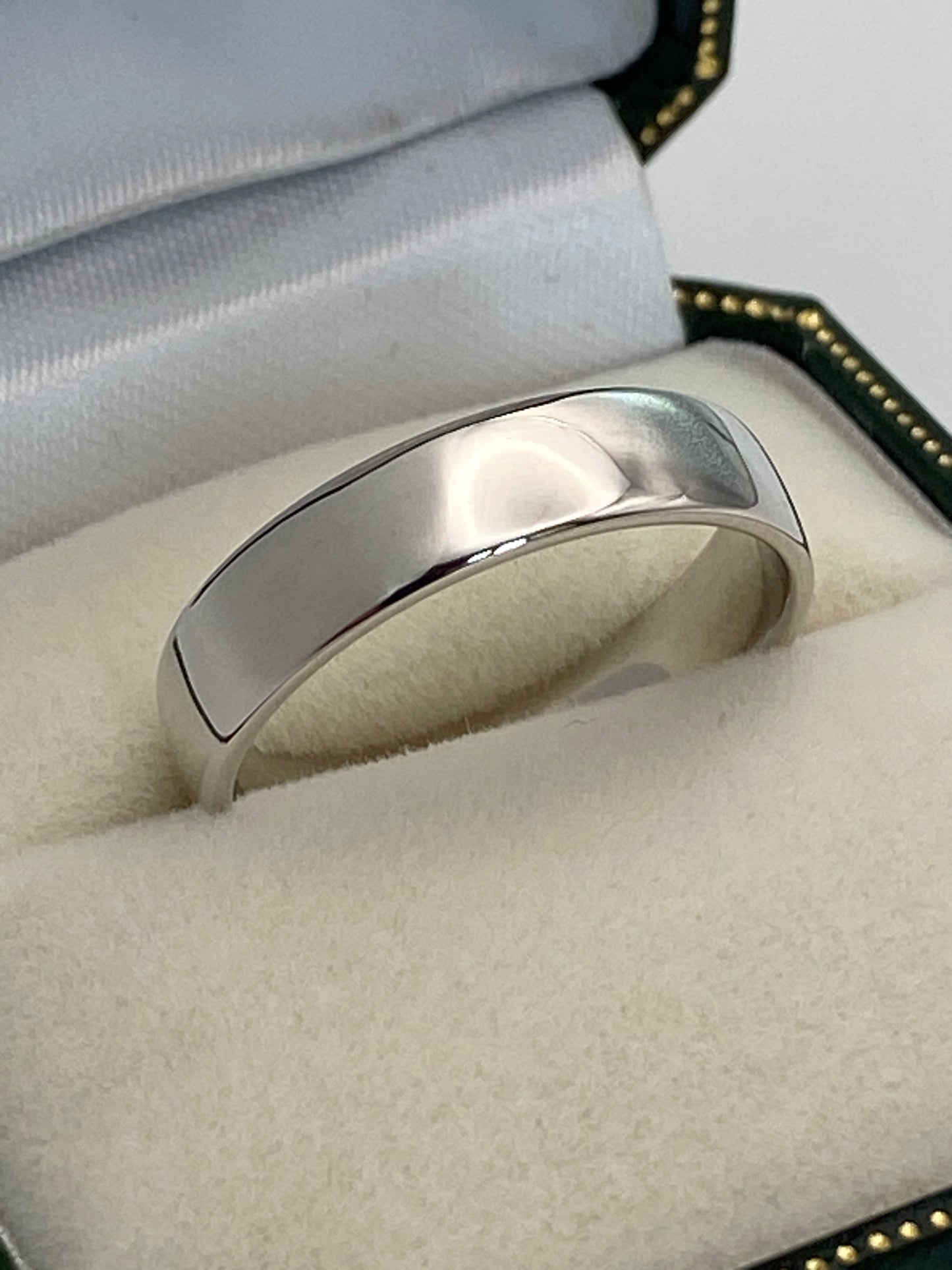 9ct White Gold 5mm Classic Wedding Band